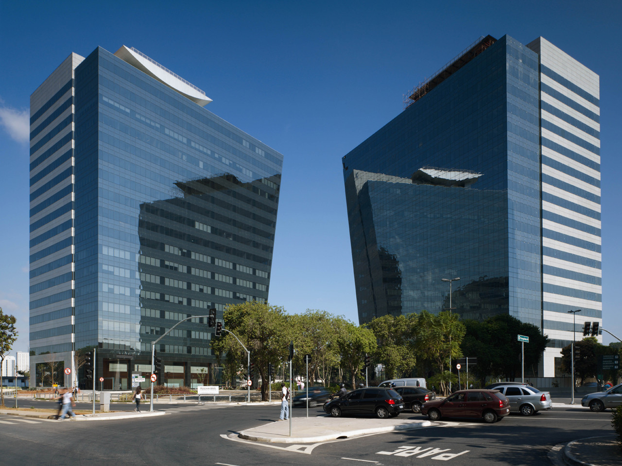 Rochaverá Corporate Towers - Torre Marble — Edifício corporativo em Chucri Zaidan, São Paulo