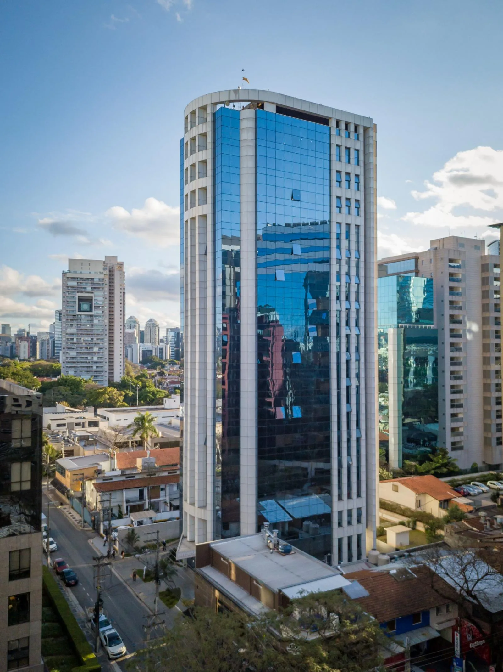 Blue Diamond Tower — Edifício corporativo em Vila Olímpia, São Paulo