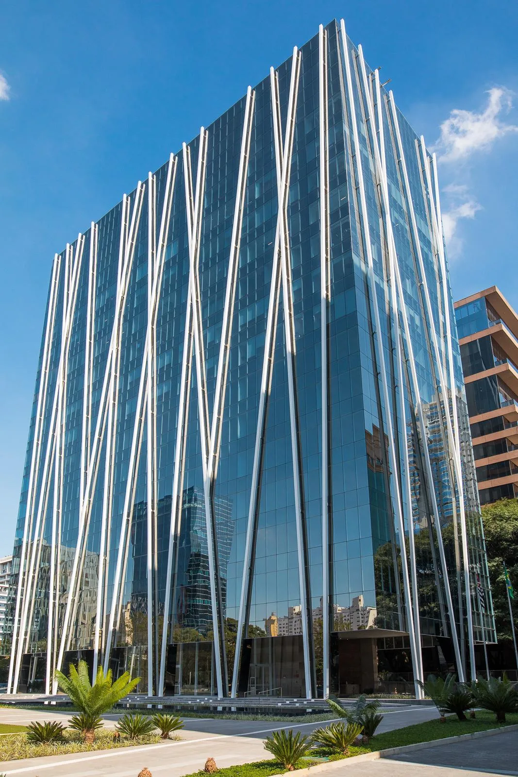 Miss Silvia Morizono — Edifício corporativo em Itaim Bibi, São Paulo